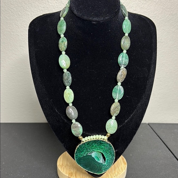Stunning Green Geode Pendant Gemstone Beaded Necklace - Picture 1 of 9